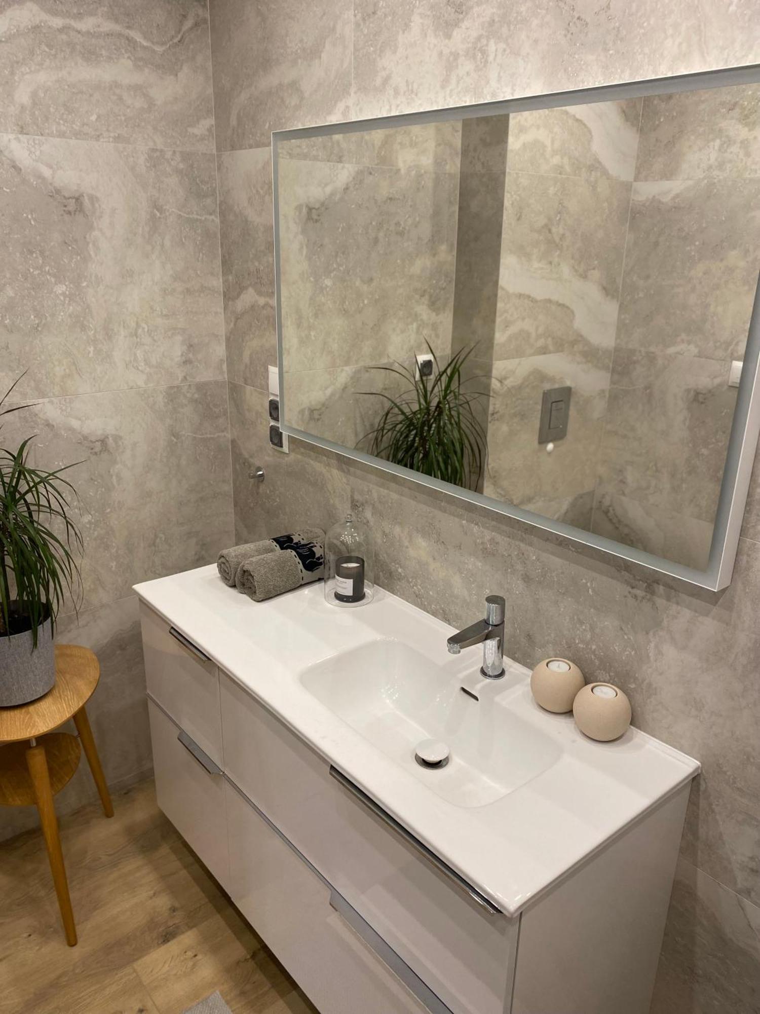 Apartament Mazowiecka F 202 *
